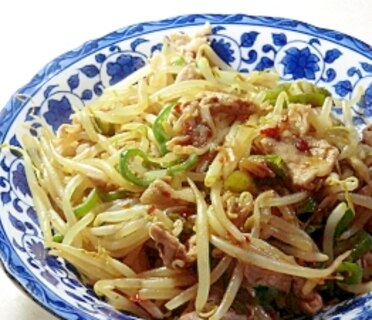 豆板醤でピリ辛、豚肉ともやしのオイスターソース炒め